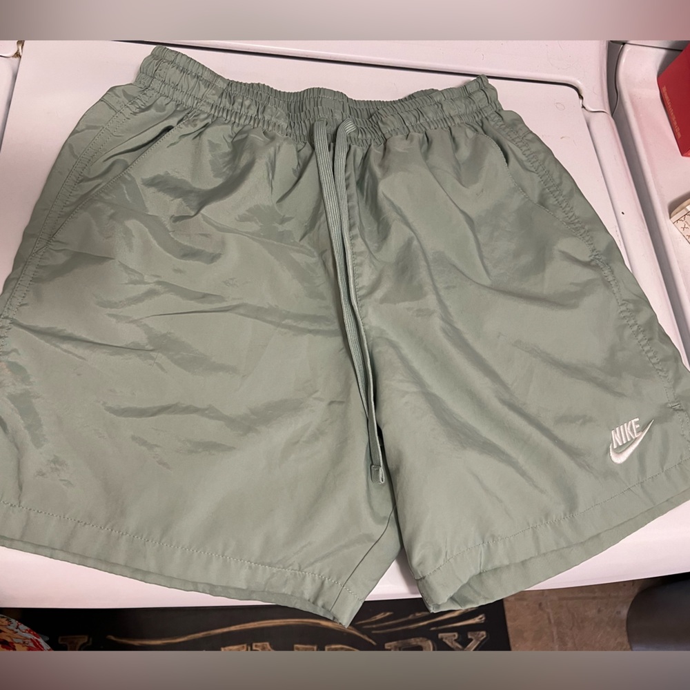 Men’s Nike woven flow shorts